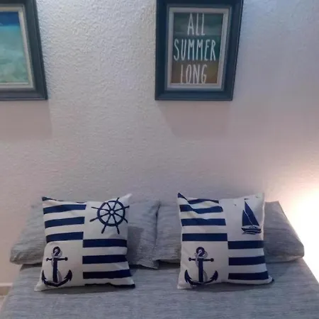 Apartment Budget Beachside Sleeps 2 Basic No-frills Just Steps From The